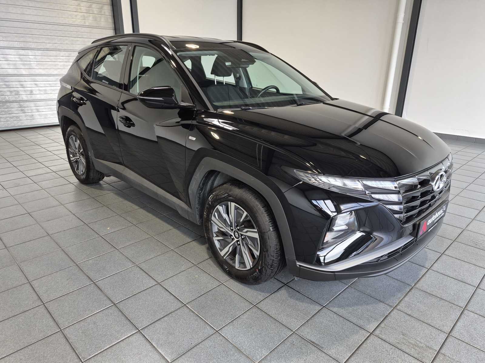 Hyundai Tucson SUV / Crossover / Geländewagen HYUNDAI Tucson 1.6 T-GDI 48V Select DCT Sports Utility Vehicle #1