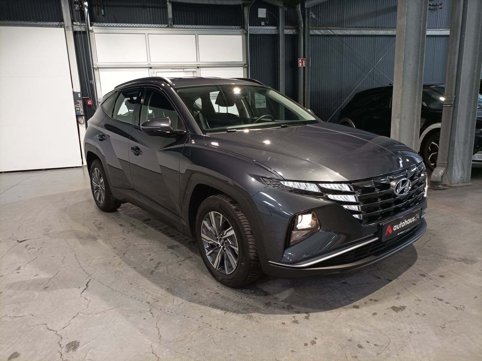Hyundai Tucson SUV / Crossover / Geländewagen HYUNDAI Tucson 1.6 T-GDI 48V Select Sports Utility Vehicle #1