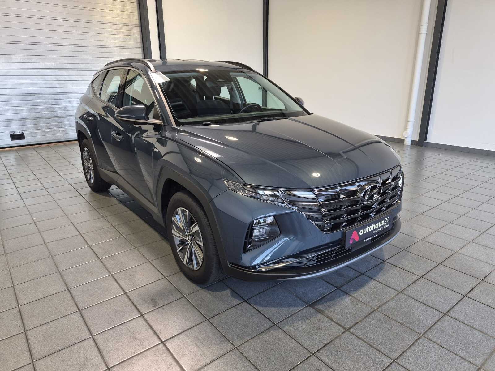 Hyundai Tucson SUV / Crossover / Geländewagen HYUNDAI Tucson 1.6 T-GDI 48V Select DCT Sports Utility Vehicle #1
