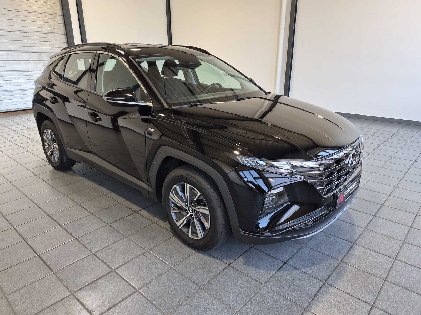 Hyundai Tucson SUV / Crossover / Geländewagen HYUNDAI Tucson 1.6 T-GDI 48V Select DCT Sports Utility Vehicle #1