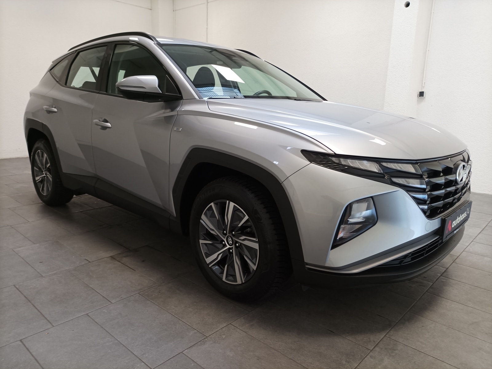 Hyundai Tucson SUV / Crossover / Geländewagen HYUNDAI Tucson 1.6 T-GDI 48V Select DCT Sports Utility Vehicle #1