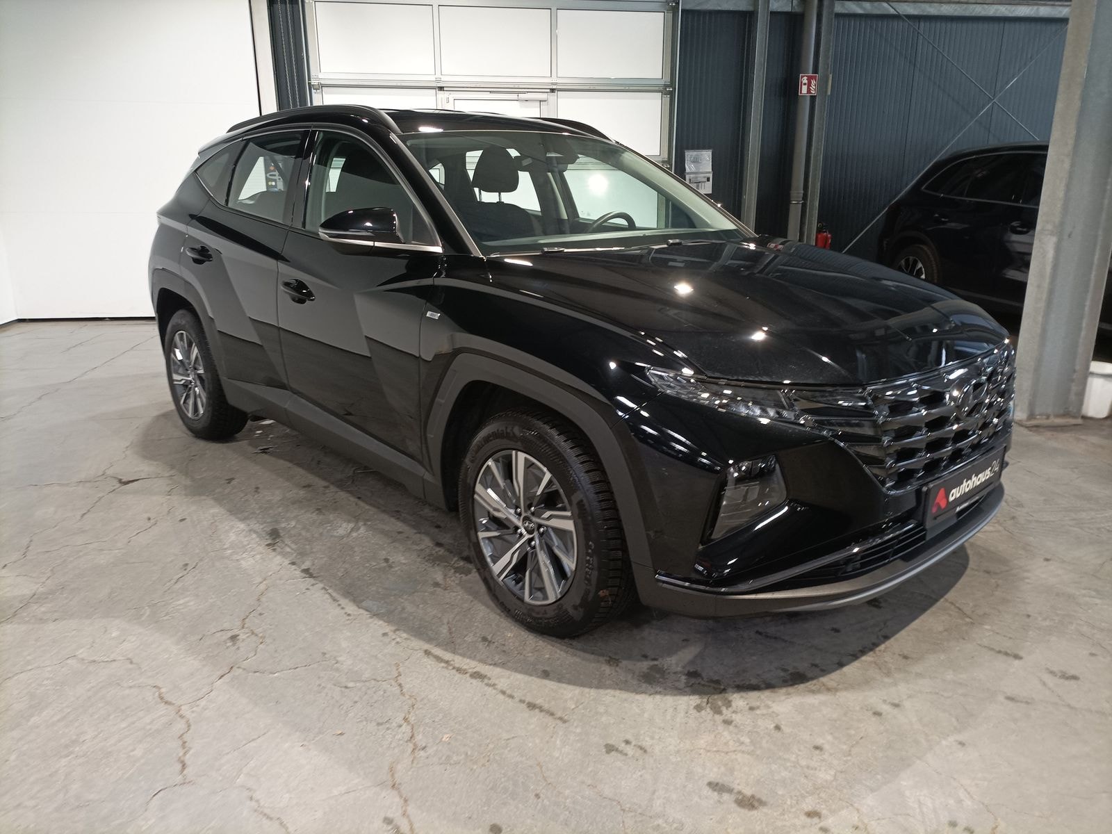 Hyundai Tucson SUV / Crossover / Geländewagen HYUNDAI Tucson 1.6 T-GDI 48V Select DCT Sports Utility Vehicle #1