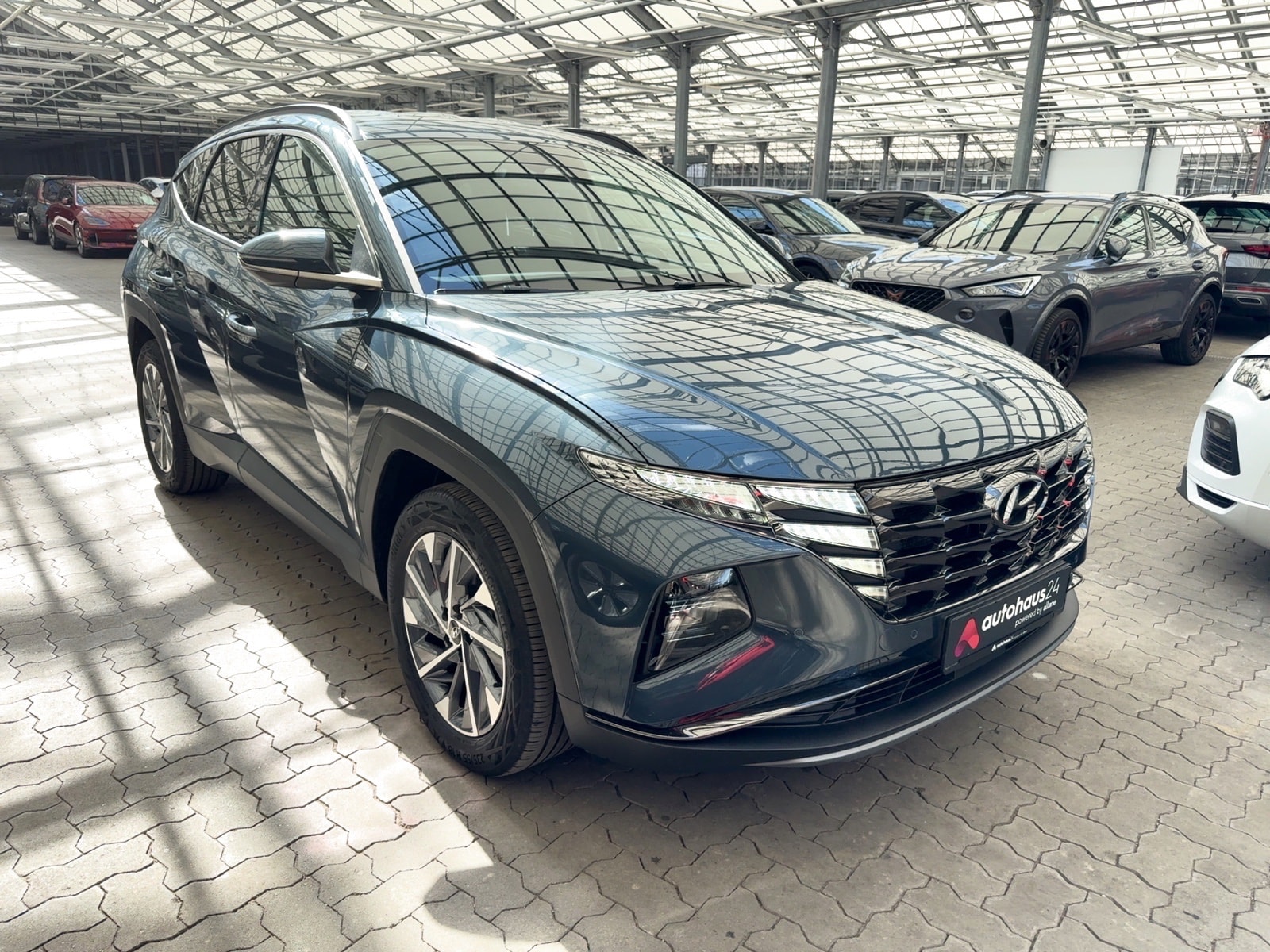 Hyundai Tucson SUV / Crossover / Geländewagen HYUNDAI Tucson 1.6 T-GDI 48V Trend DCT Sports Utility Vehicle #1