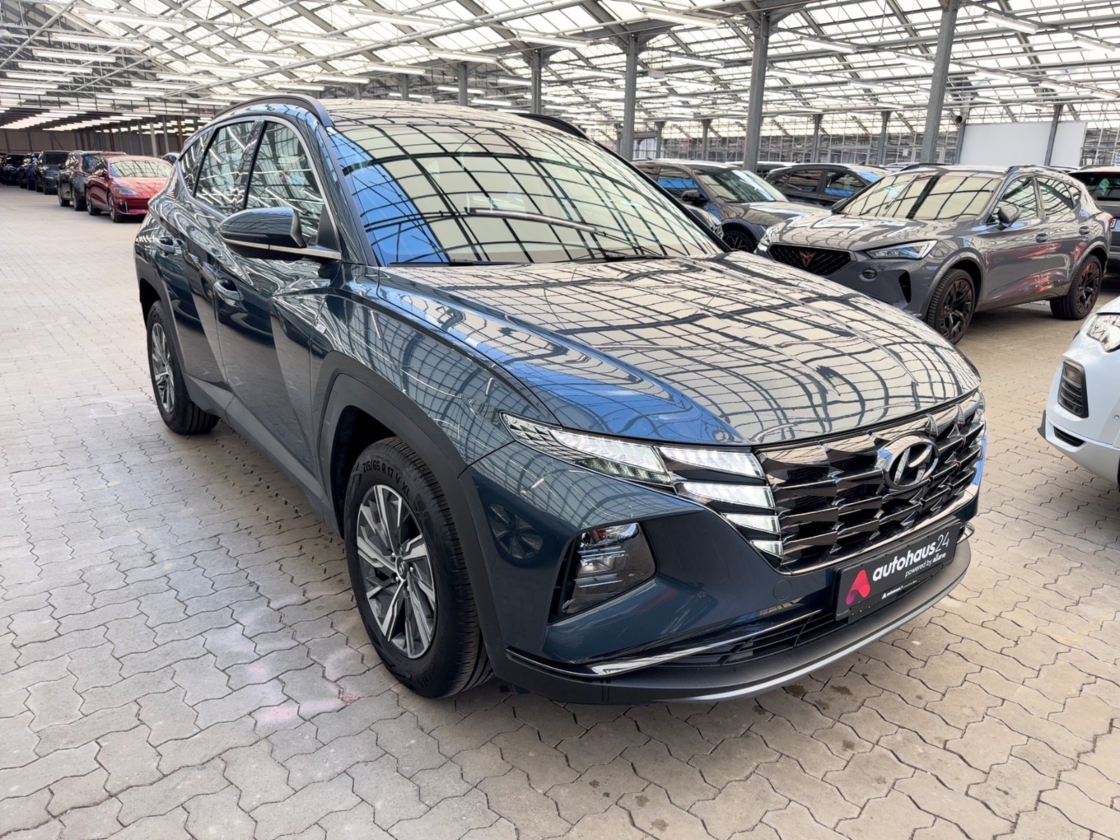 Hyundai Tucson SUV / Crossover / Geländewagen HYUNDAI Tucson 1.6 T-GDI 48V Select DCT Sports Utility Vehicle #1