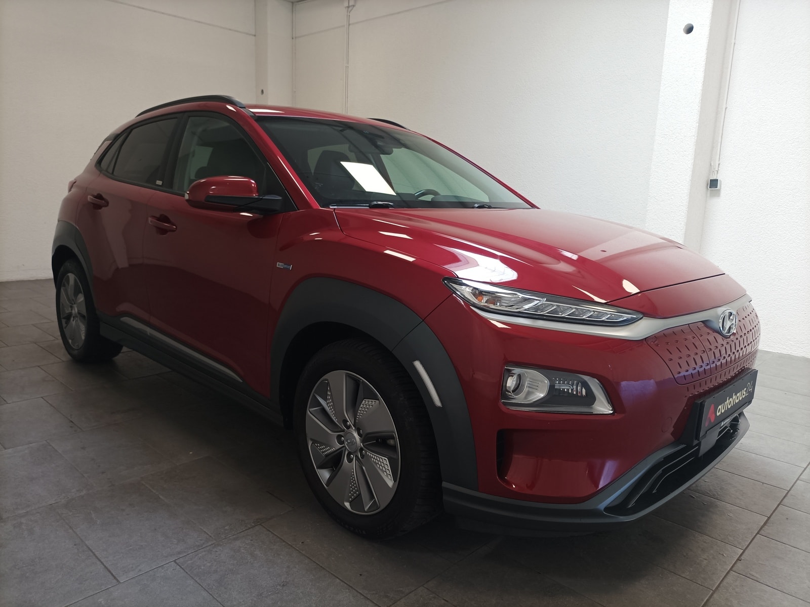Hyundai Kona SUV / Crossover / Geländewagen HYUNDAI Kona ELEKTRO 150kW Sports Utility Vehicle #1