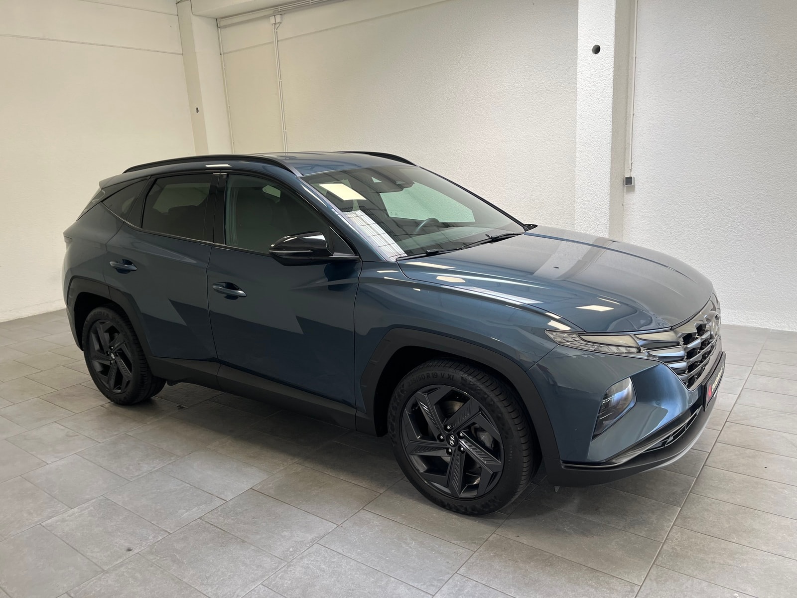 Hyundai Tucson SUV / Crossover / Geländewagen HYUNDAI Tucson 1.6 T-GDI Advantage Sports Utility Vehicle #1