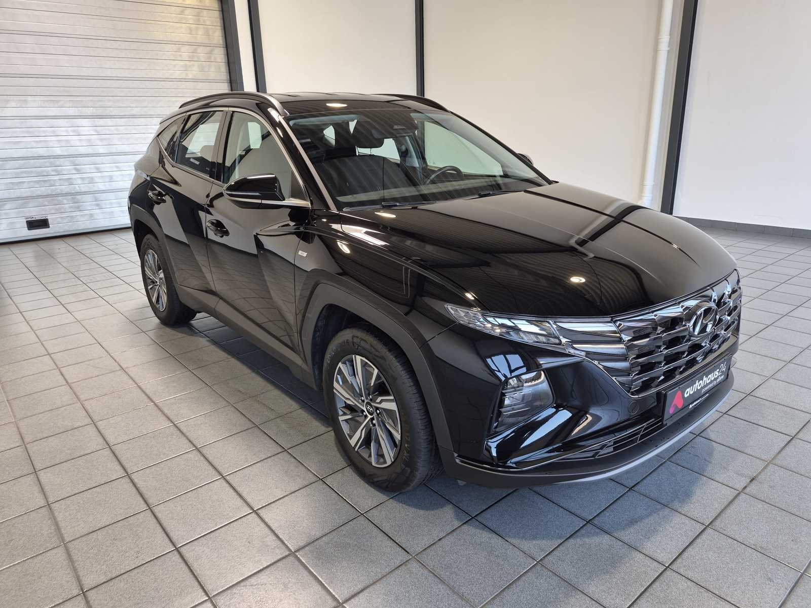 Hyundai Tucson SUV / Crossover / Geländewagen HYUNDAI Tucson 1.6 T-GDI 48V Select DCT Sports Utility Vehicle #1