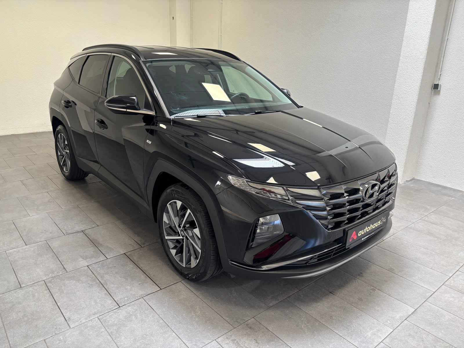 Hyundai Tucson SUV / Crossover / Geländewagen HYUNDAI Tucson 1.6 T-GDI 132kW 48V Trend DCT 4WD Sports Utility Vehicle #1