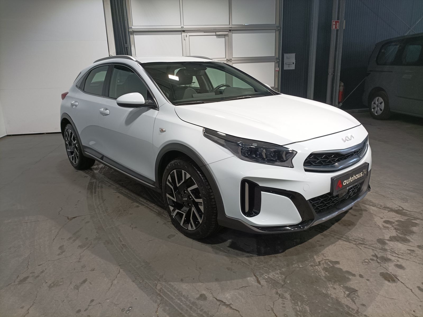 Kia XCeed SUV / Crossover / Geländewagen KIA XCeed 1.5 T-GDI DCT Vision Sports Utility Vehicle #1