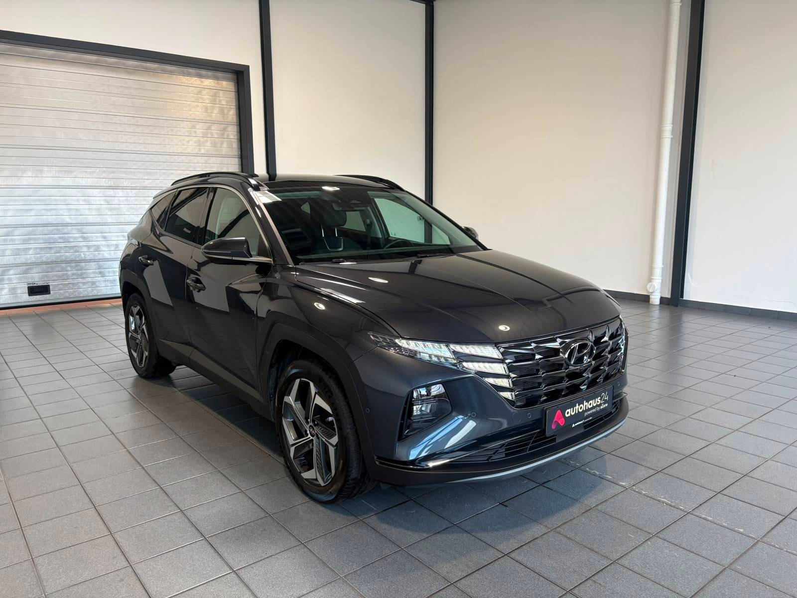 Hyundai Tucson SUV / Crossover / Geländewagen HYUNDAI Tucson 1.6 T-GDI Plug-in Hybrid 4WD Auto Sports Utility Vehicle #1
