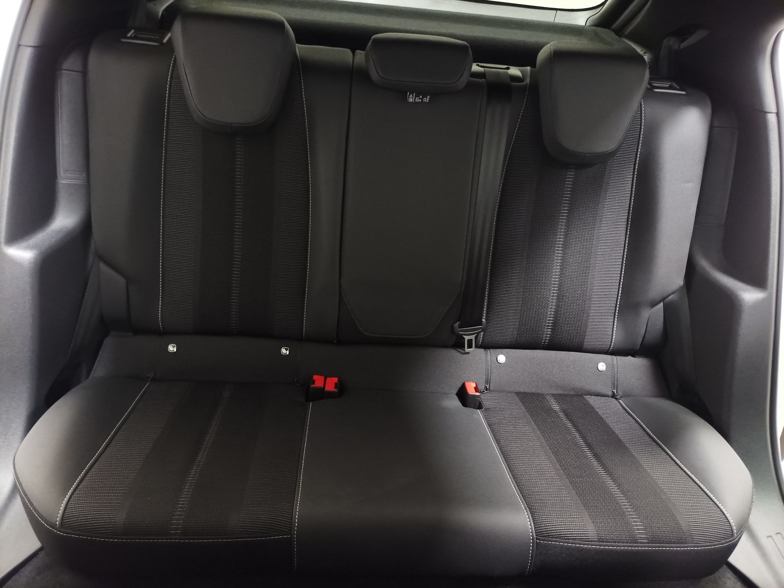 Opel Mokka SUV / Crossover / Geländewagen OPEL Mokka 1.2 Turbo 74kW GS Sports Utility Vehicle #1