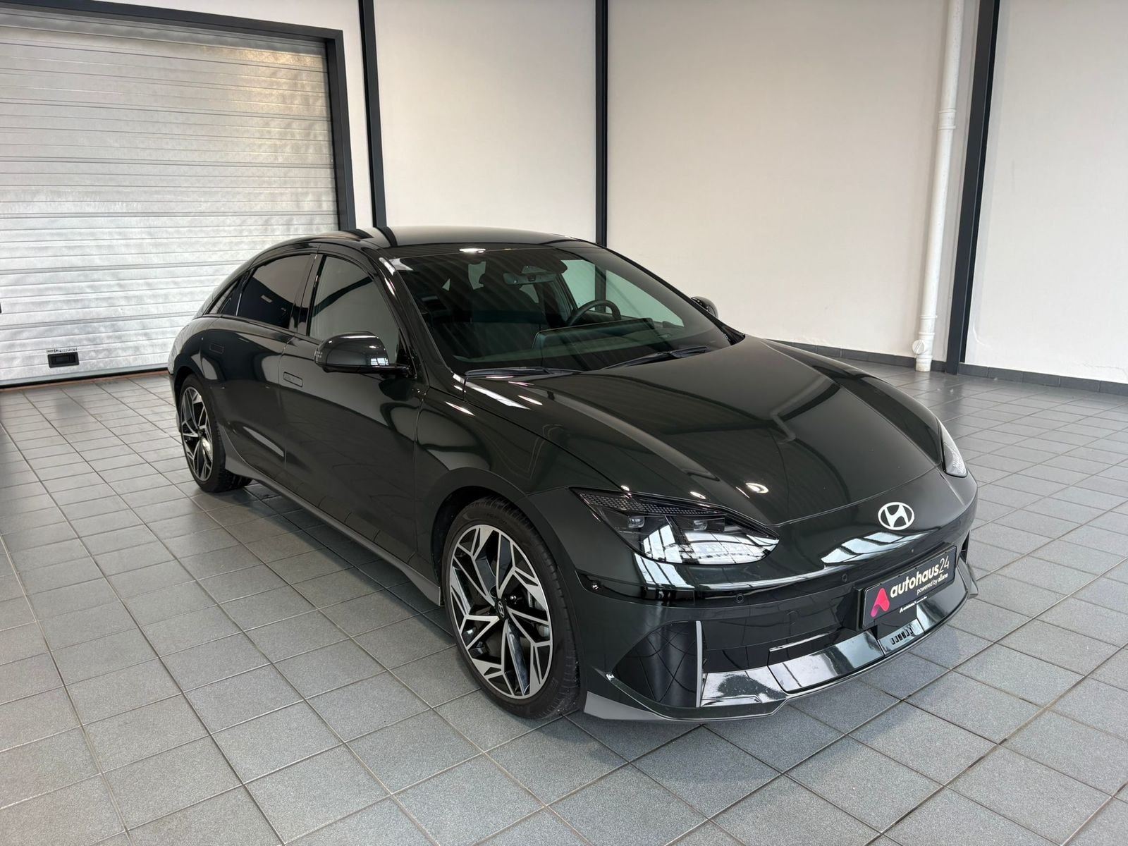 Hyundai IONIQ 6 Limousine HYUNDAI IONIQ 6 77,4kWh 168kW Dynamiq Limousine #1