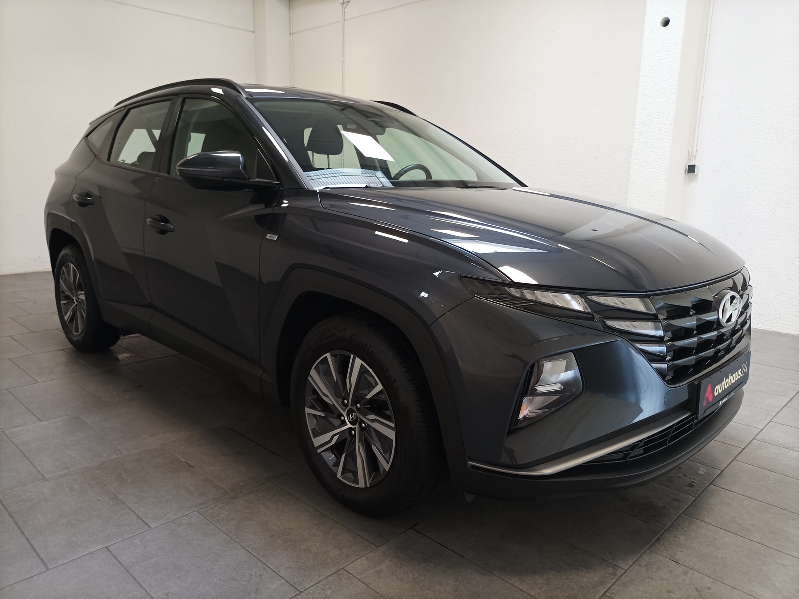 Hyundai Tucson SUV / Crossover / Geländewagen HYUNDAI Tucson 1.6 T-GDI 48V Select DCT Sports Utility Vehicle #1
