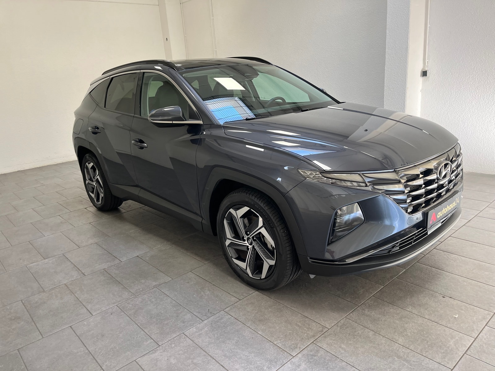 Hyundai Tucson SUV / Crossover / Geländewagen HYUNDAI Tucson 1.6 T-GDI Plug-in Hybrid 4WD Auto Sports Utility Vehicle #1