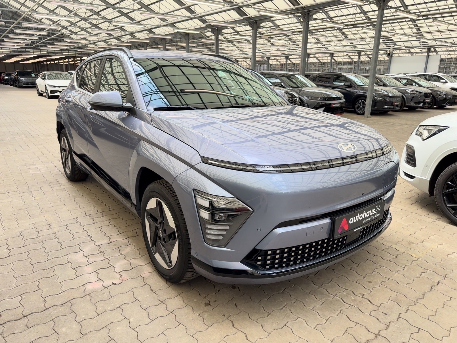 Hyundai Kona SUV / Crossover / Geländewagen HYUNDAI Kona ELEKTRO 160kW Trend-Paket Sports Utility Vehicle #1