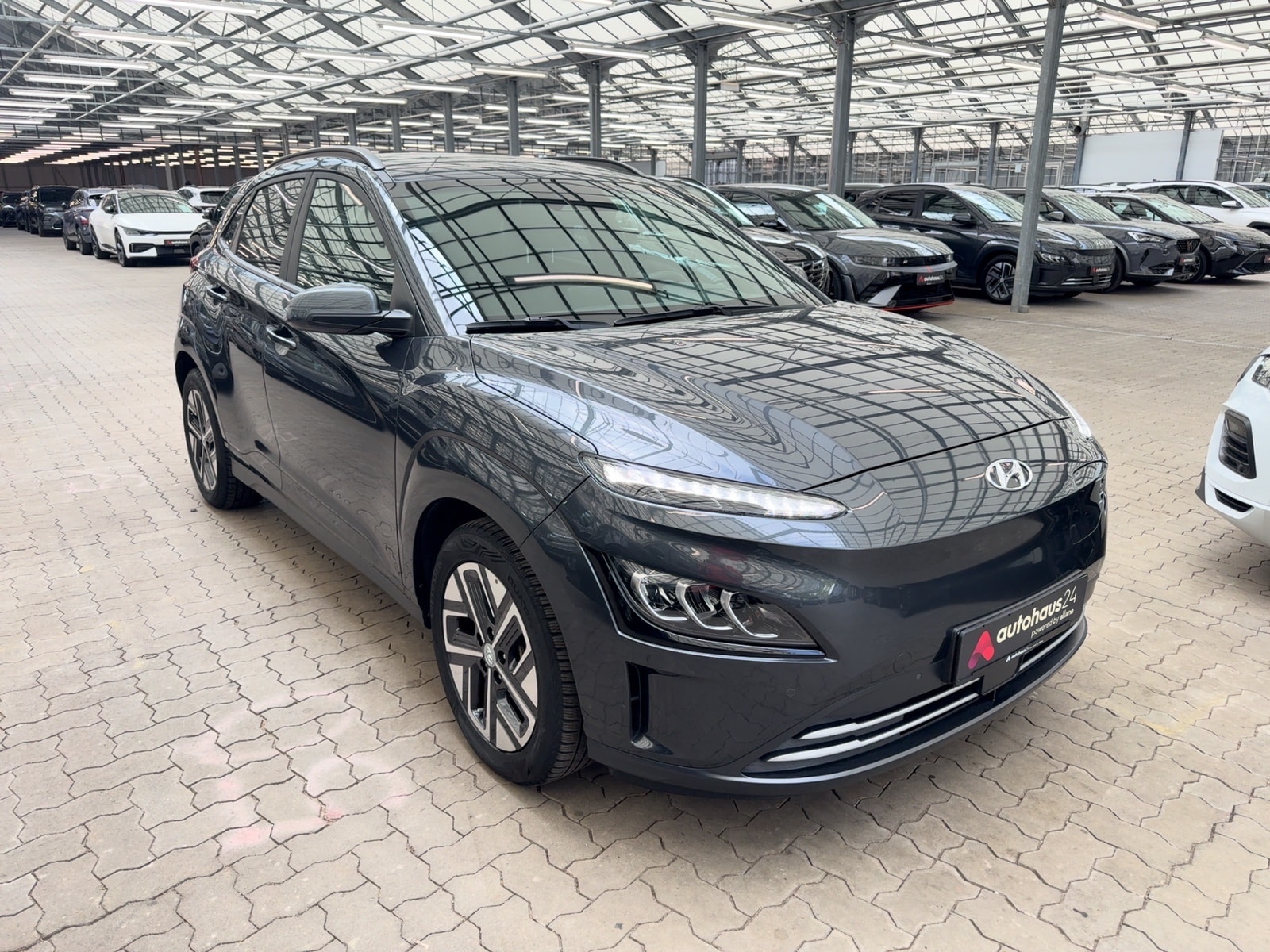 Hyundai Kona SUV / Crossover / Geländewagen HYUNDAI Kona ELEKTRO 150kW Select-Paket Sports Utility Vehicle #1