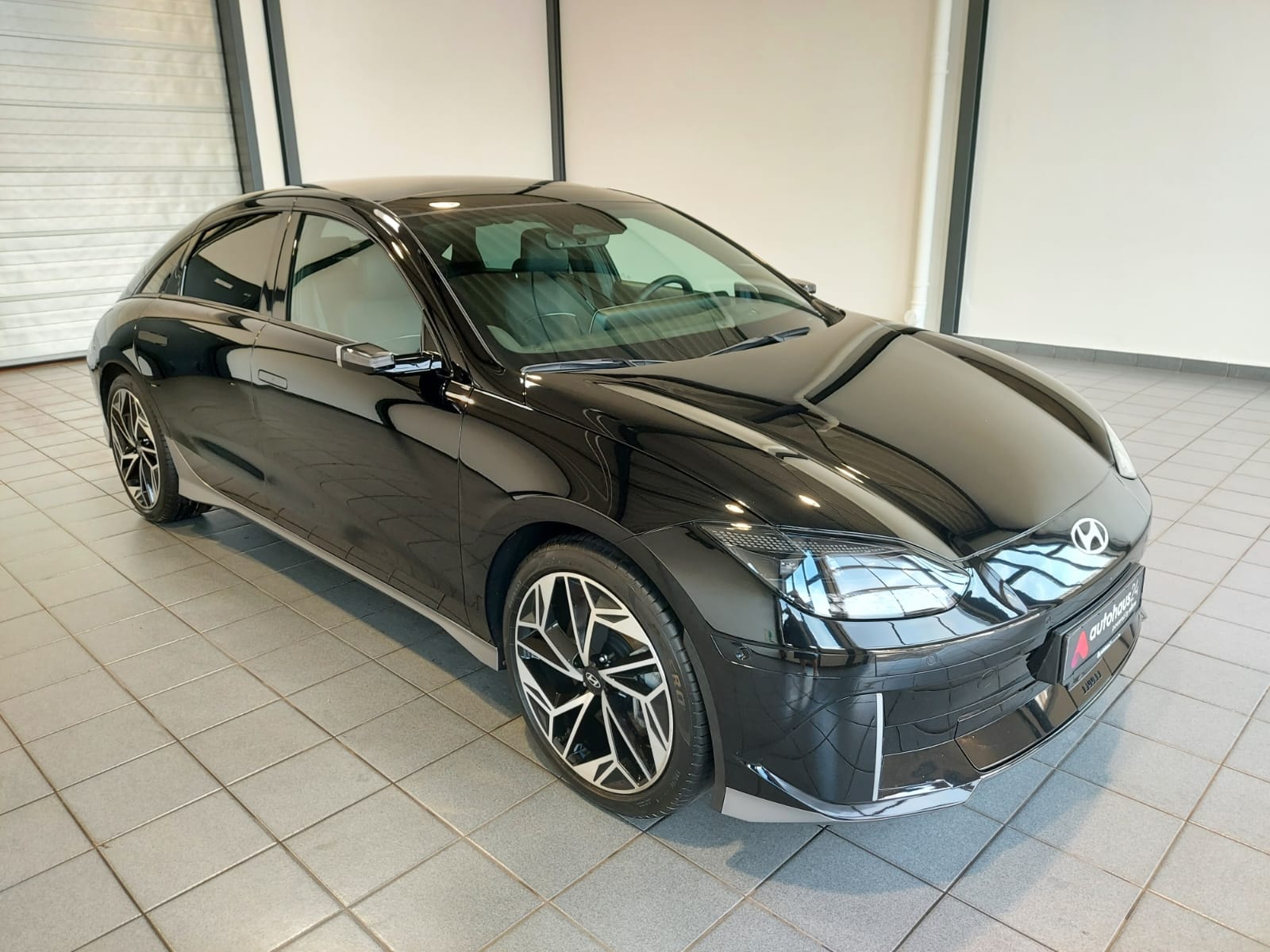 Hyundai IONIQ 6 Limousine HYUNDAI IONIQ 6 77,4kWh 168kW Dynamiq Limousine #1