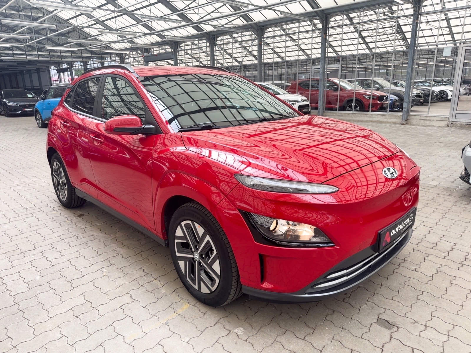 Hyundai Kona SUV / Crossover / Geländewagen HYUNDAI Kona ELEKTRO 100kW Sports Utility Vehicle #1