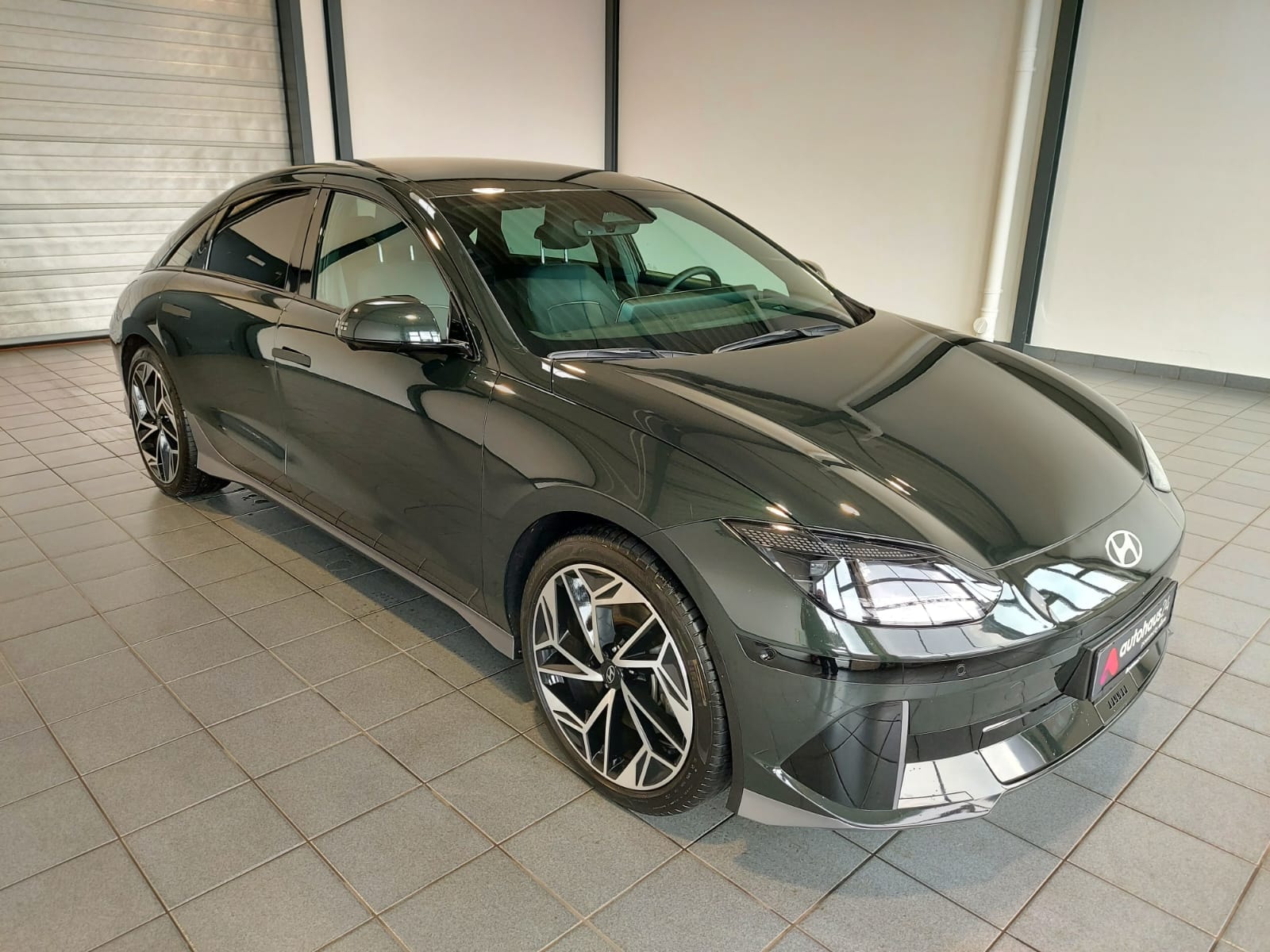 Hyundai IONIQ 6 Limousine HYUNDAI IONIQ 6 77,4kWh 168kW Dynamiq Limousine #1