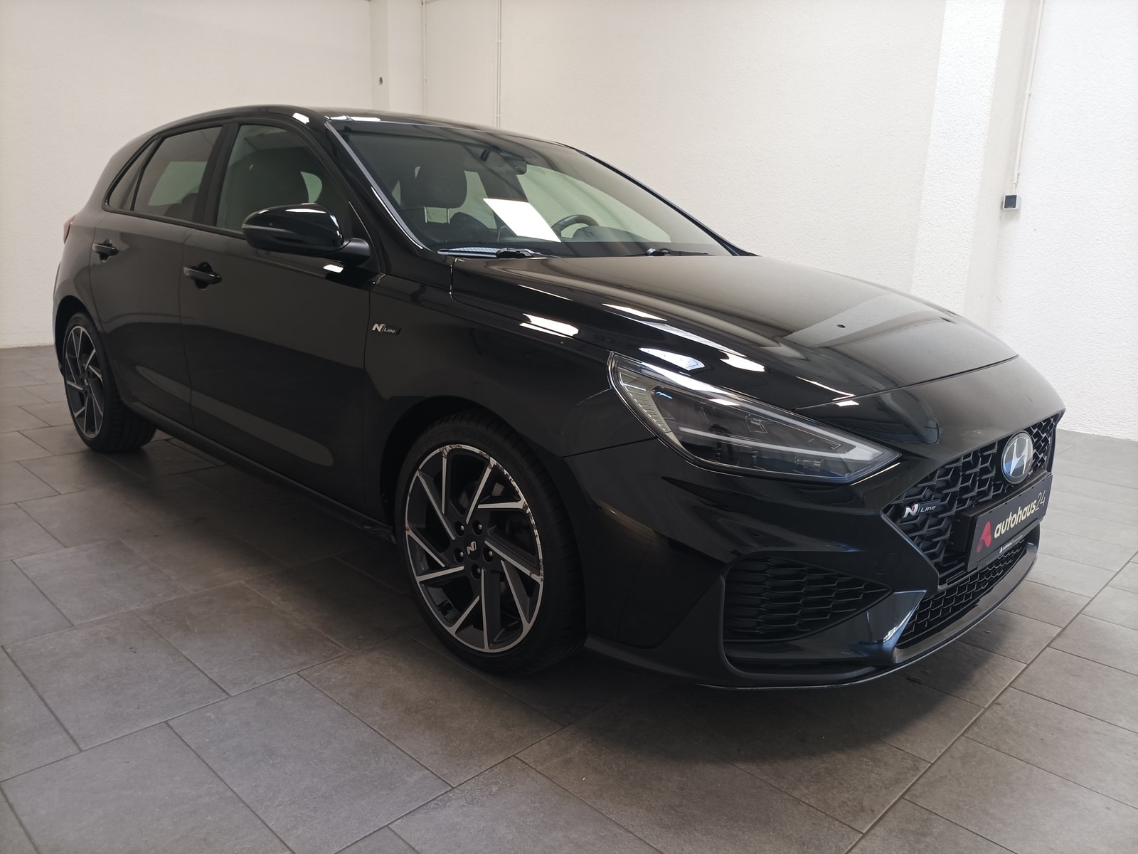 Hyundai i30 Limousine HYUNDAI i30 1.5 T-GDI Hybrid N Line DCT Schräghecklimousine #1