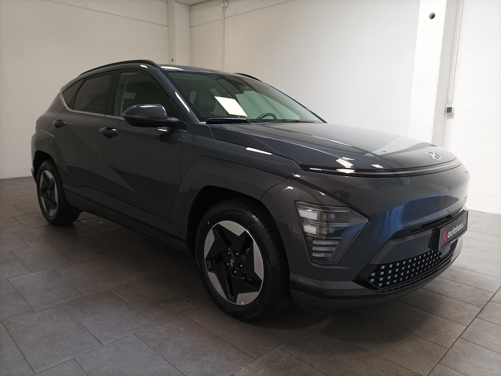 Hyundai Kona SUV / Crossover / Geländewagen HYUNDAI Kona ELEKTRO 115kW Sports Utility Vehicle #1