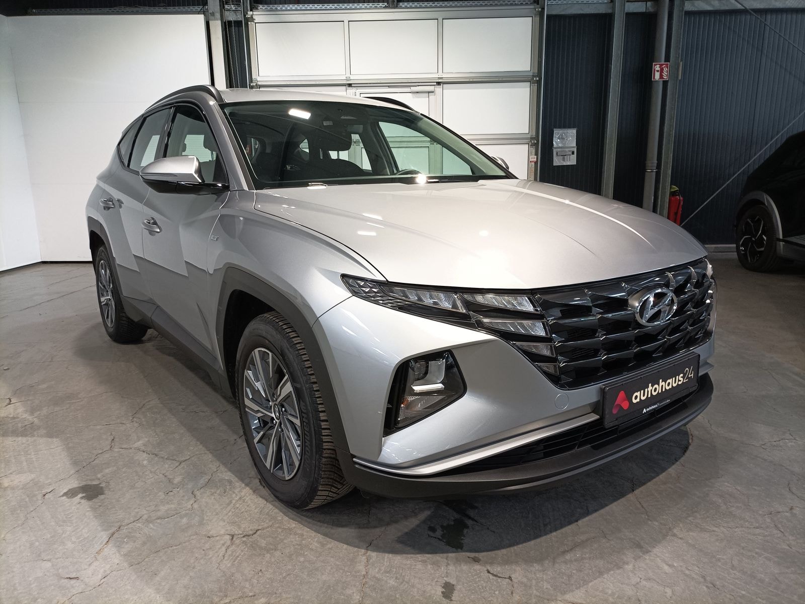 Hyundai Tucson SUV / Crossover / Geländewagen HYUNDAI Tucson 1.6 T-GDI 48V Select DCT Sports Utility Vehicle #1