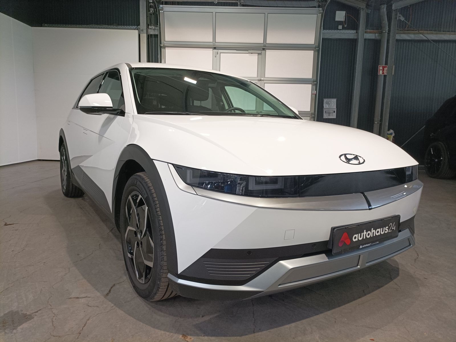 Hyundai IONIQ 5 Limousine HYUNDAI IONIQ 5 77,4 kWh Allradantrieb Sports Utility Vehicle #1