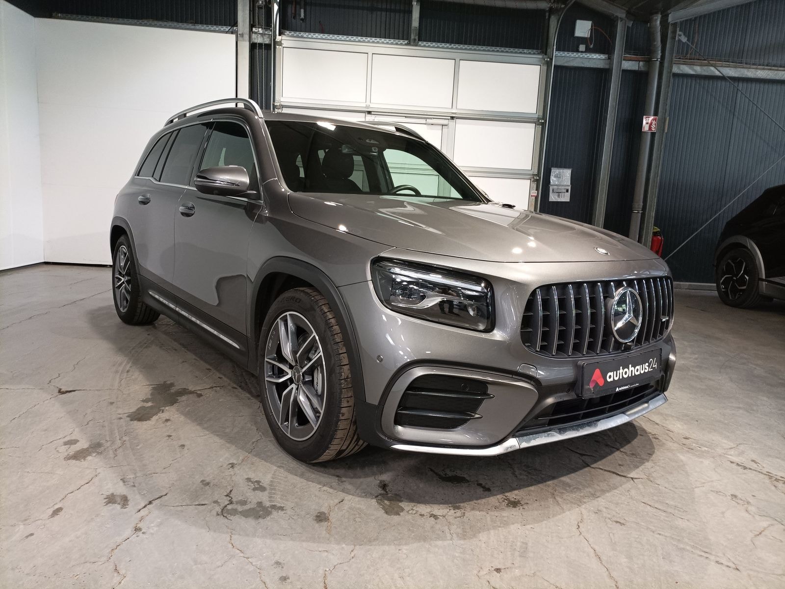 Mercedes-Benz GLB-Klasse SUV / Crossover / Geländewagen MERCEDES GLB Mercedes-AMG GLB 35 4MATIC DCT Sports Utility Vehicle #1