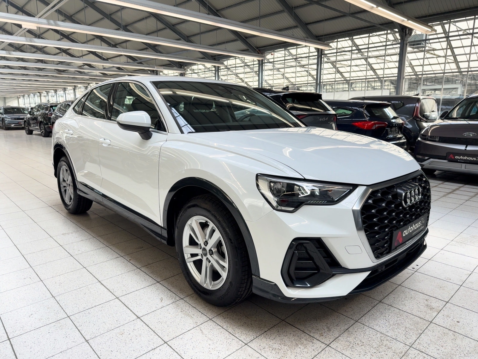 Audi Q3 SUV / Crossover / Geländewagen AUDI Q3 Sportback 35 TFSI S tronic Sports Utility Vehicle #1