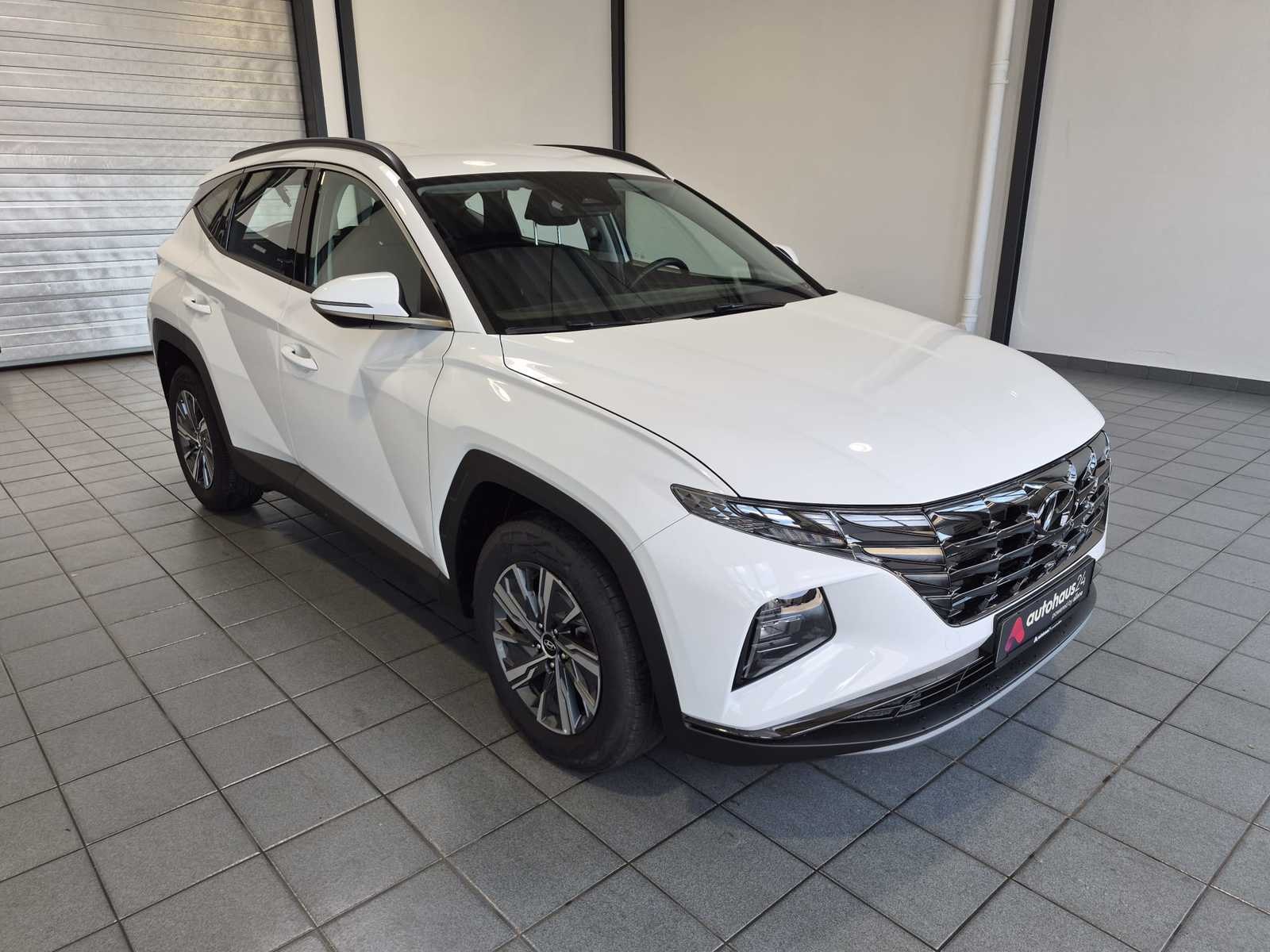 Hyundai Tucson SUV / Crossover / Geländewagen HYUNDAI Tucson 1.6 T-GDI Select Sports Utility Vehicle #1