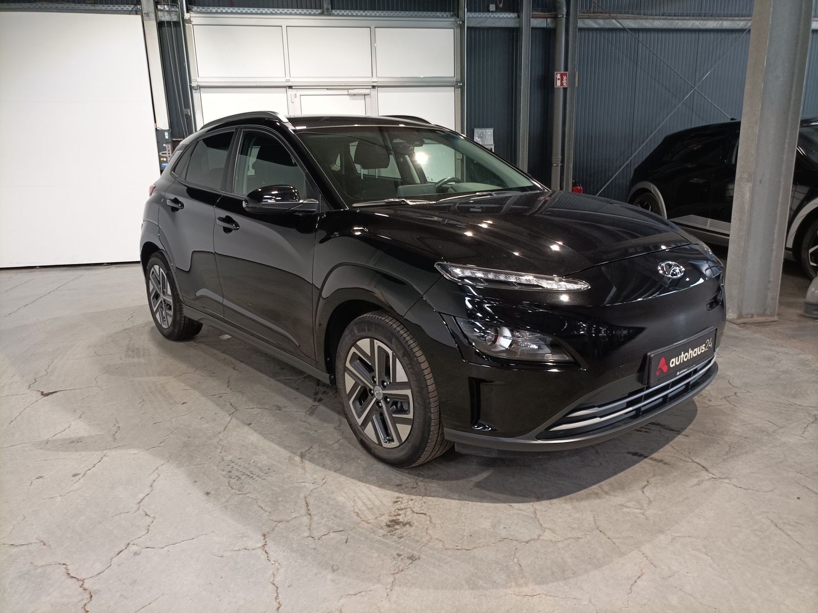 Hyundai Kona SUV / Crossover / Geländewagen HYUNDAI Kona ELEKTRO 100kW Advantage-Paket Sports Utility Vehicle #1