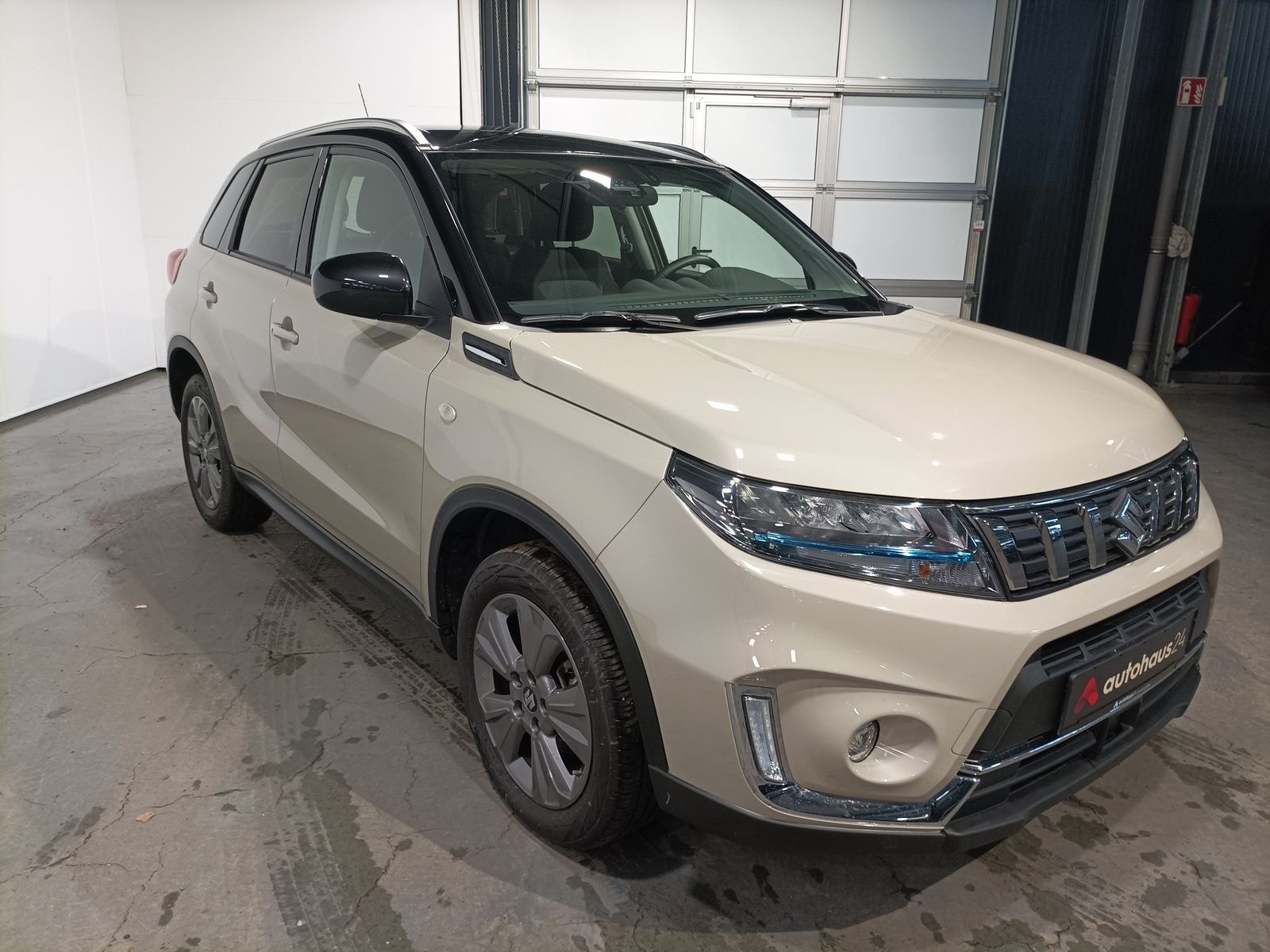 Suzuki Vitara SUV / Crossover / Geländewagen SUZUKI Vitara 1.5 DUALJET Hybrid Comfort AGS Allgrip Sports Utility Vehicle #1