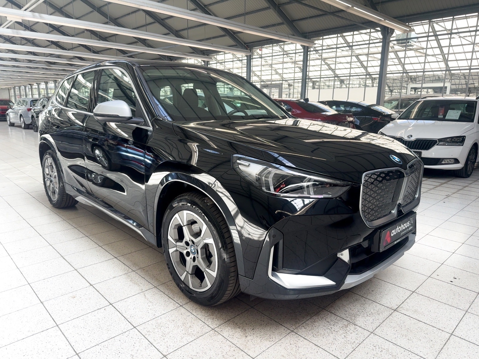 BMW iX1 SUV / Crossover / Geländewagen BMW iX1 eDrive20 Sports Utility Vehicle #1