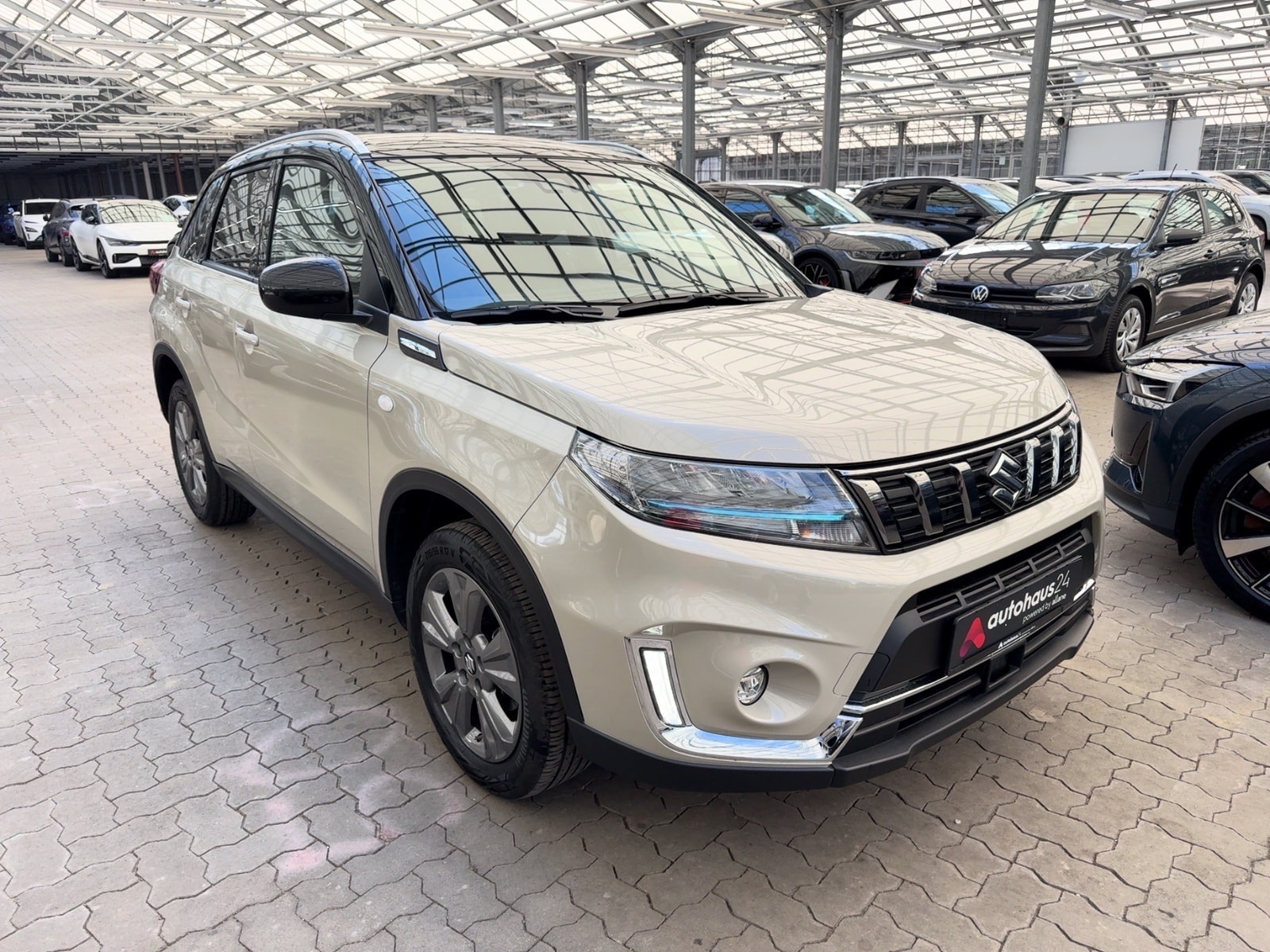 Suzuki Vitara SUV / Crossover / Geländewagen SUZUKI Vitara 1.5 DUAJET Hybrid Comfort AGS Sports Utility Vehicle #1