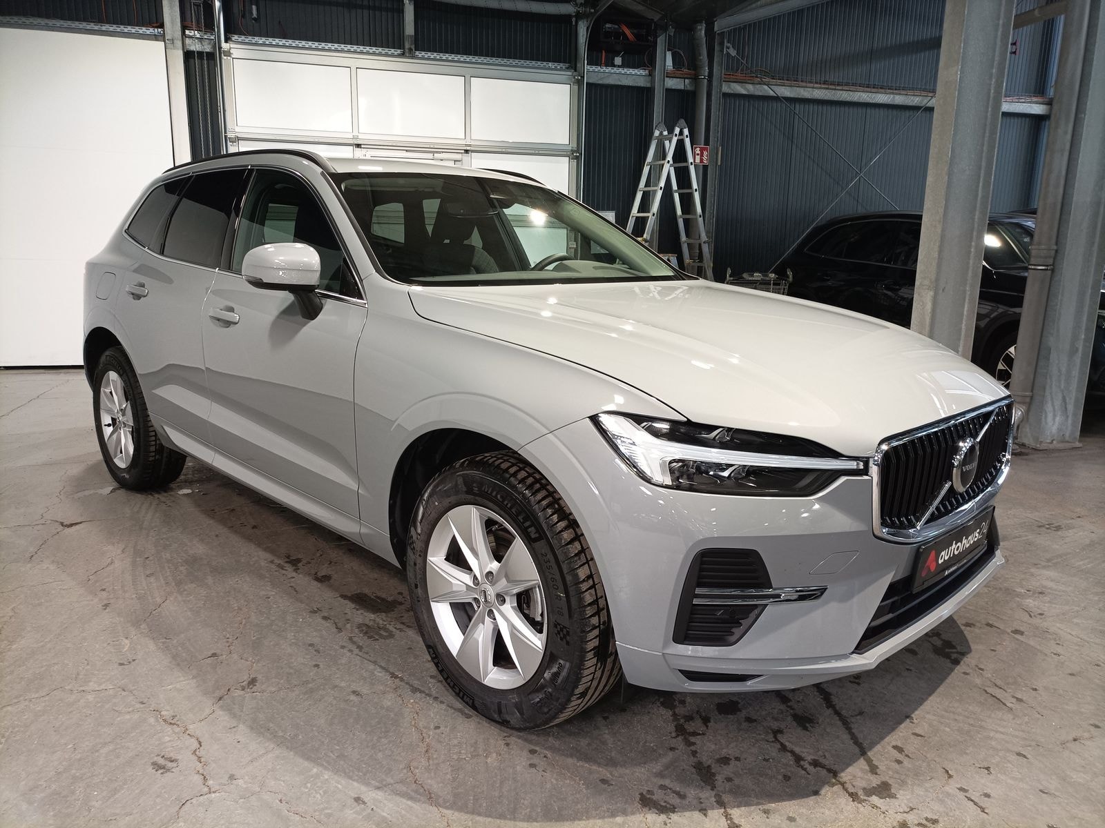 Volvo XC60 SUV / Crossover / Geländewagen VOLVO XC60 B5 AWD Core Auto Sports Utility Vehicle #1