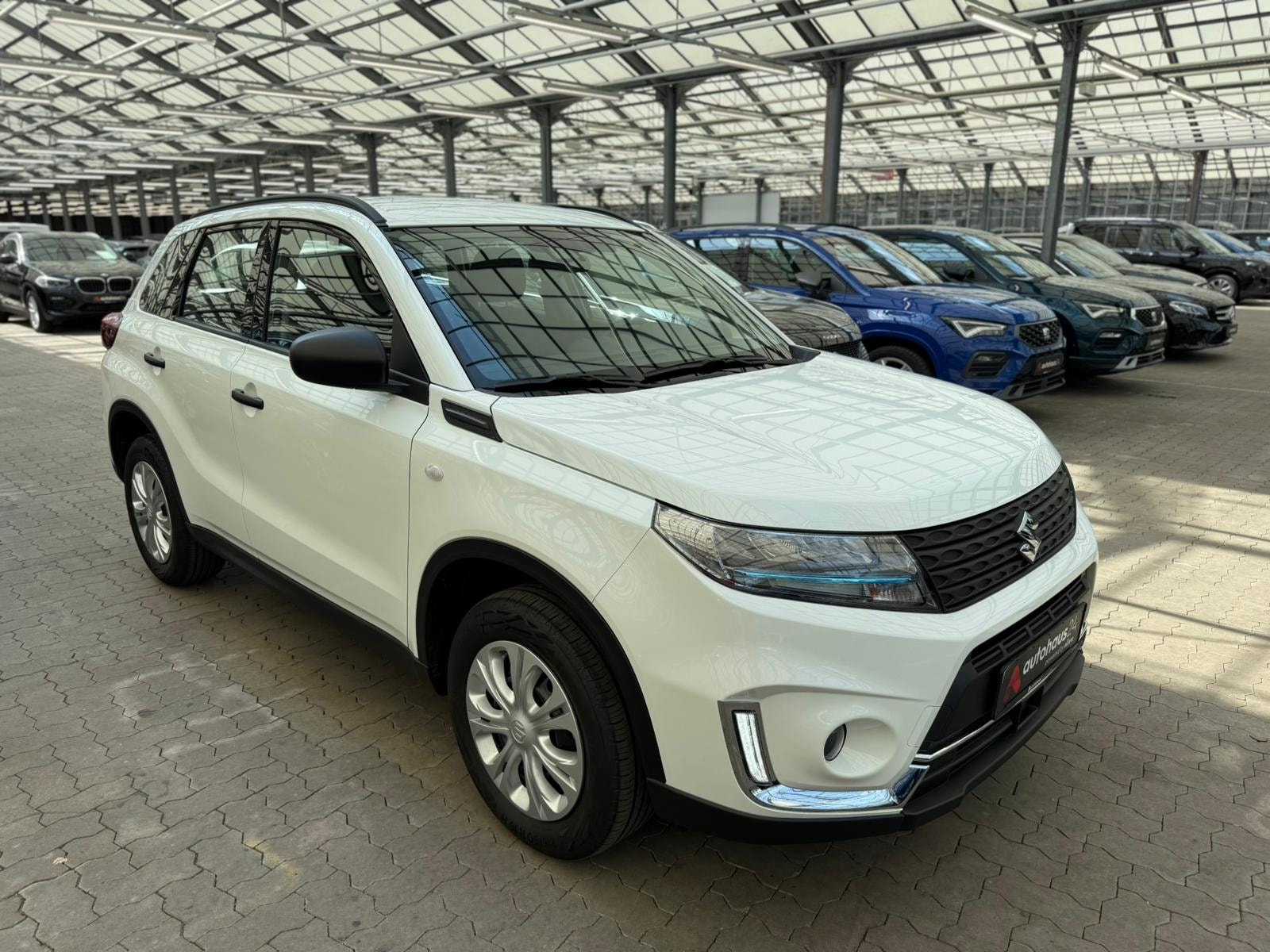 Suzuki Vitara SUV / Crossover / Geländewagen SUZUKI Vitara 1.4 BOOSTERJET Hybrid Club Sports Utility Vehicle #1
