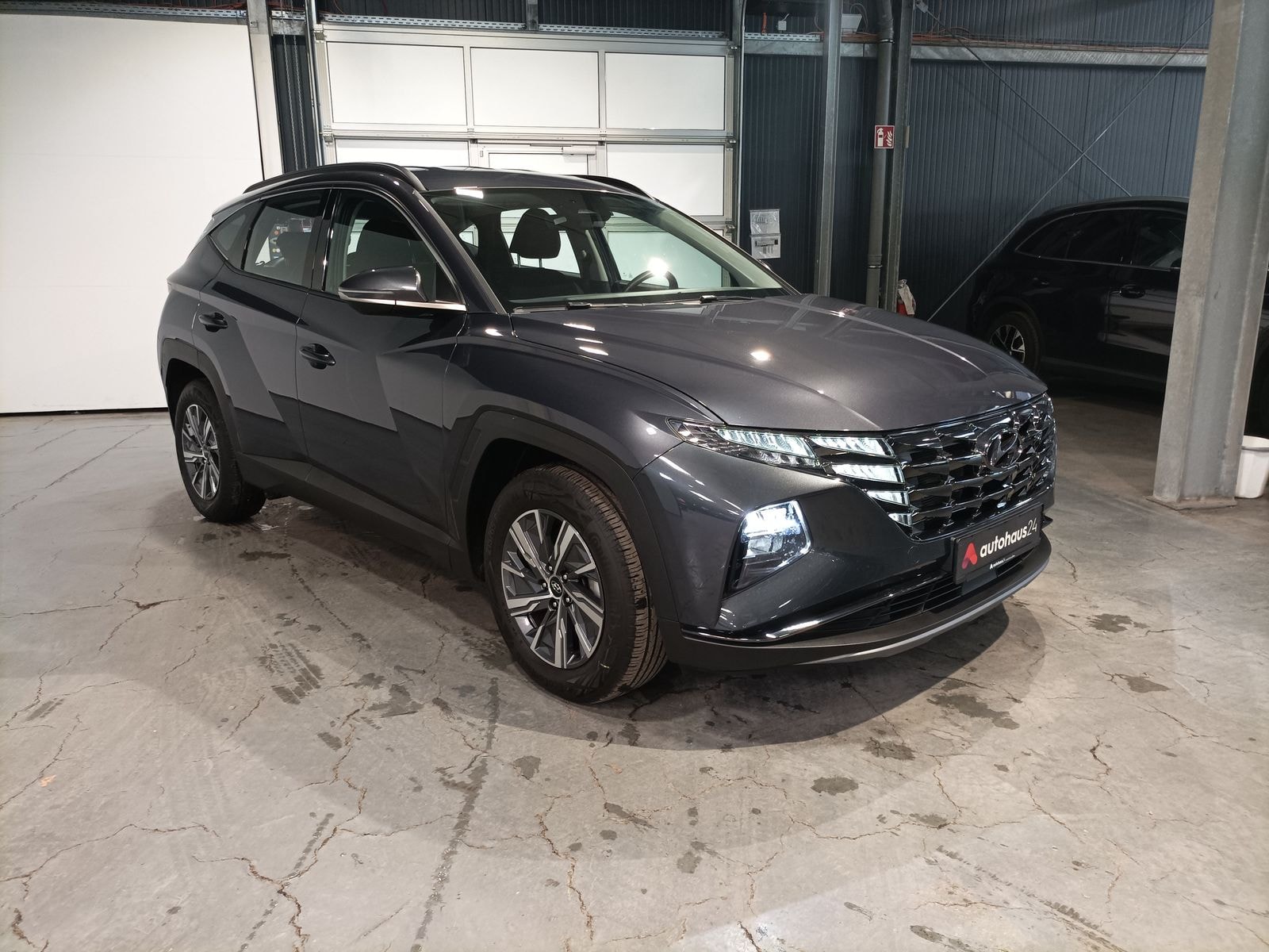 Hyundai Tucson SUV / Crossover / Geländewagen HYUNDAI Tucson 1.6 T-GDI Select Sports Utility Vehicle #1
