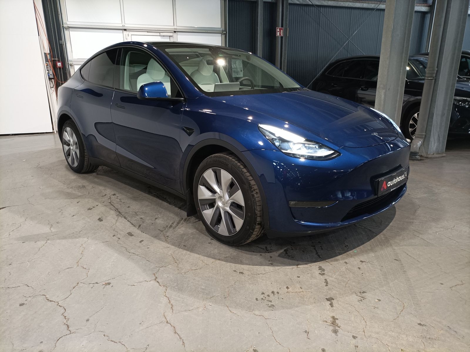 TESLA Model Y SUV / Crossover / Geländewagen TESLA Model Y Long Range Dual Motor AWD Schräghecklimousine #1