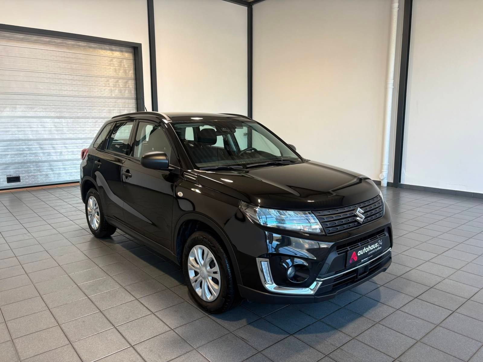 Suzuki Vitara SUV / Crossover / Geländewagen SUZUKI Vitara 1.4 BOOSTERJET Hybrid Club Sports Utility Vehicle #1