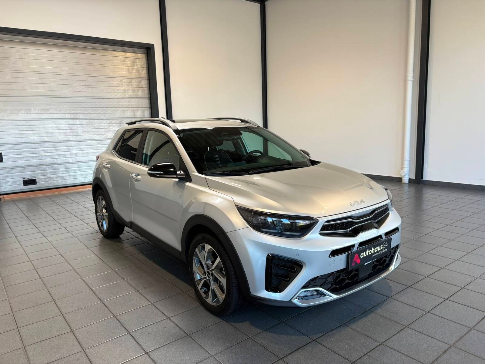 Kia Stonic SUV / Crossover / Geländewagen KIA Stonic 1.0 T-GDI 100 48V GT-line DCT7 Sports Utility Vehicle #1