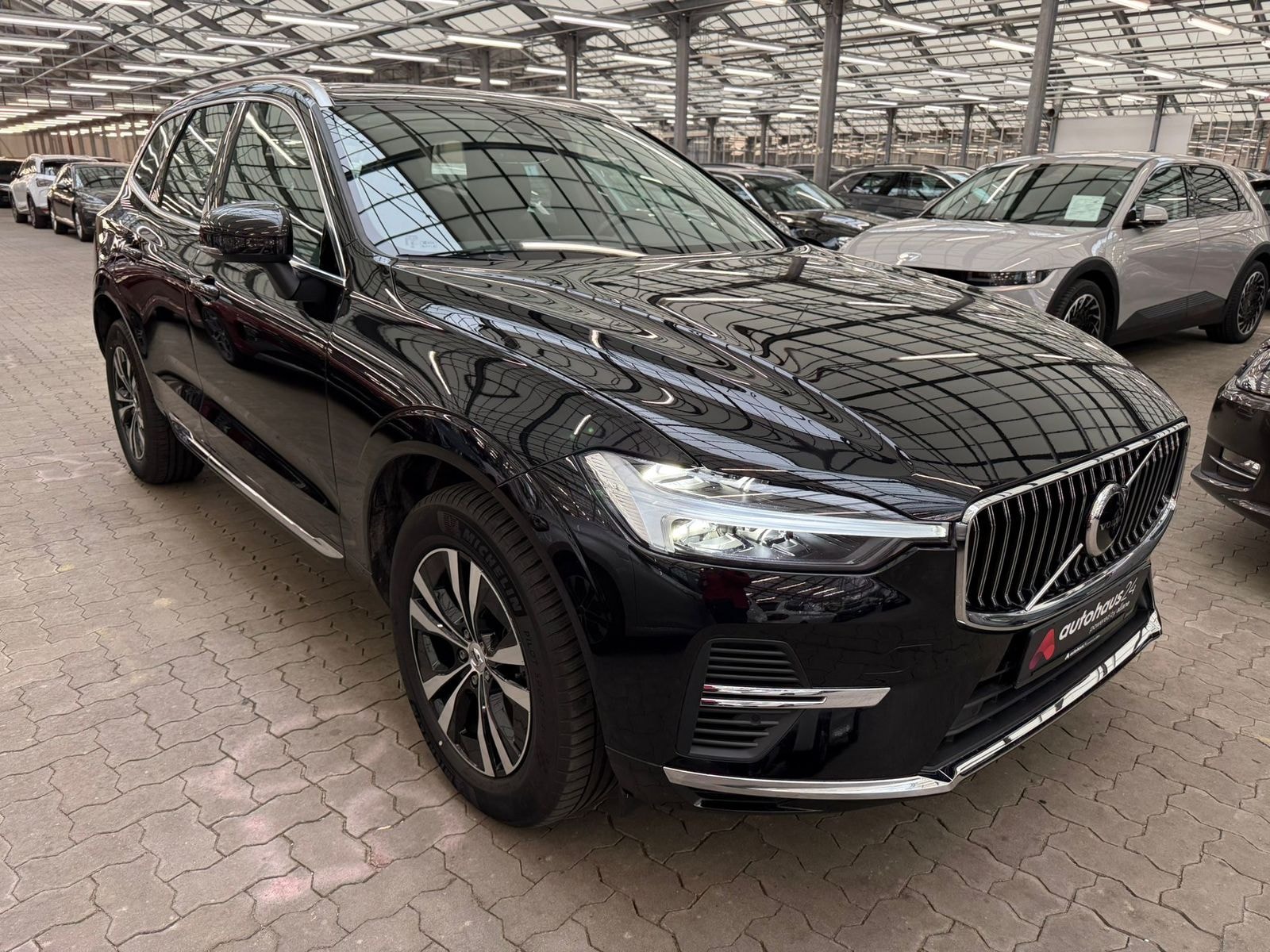 Volvo XC60 SUV / Crossover / Geländewagen VOLVO XC60 T6 Plug-in Hybrid AWD Core Auto Sports Utility Vehicle #1