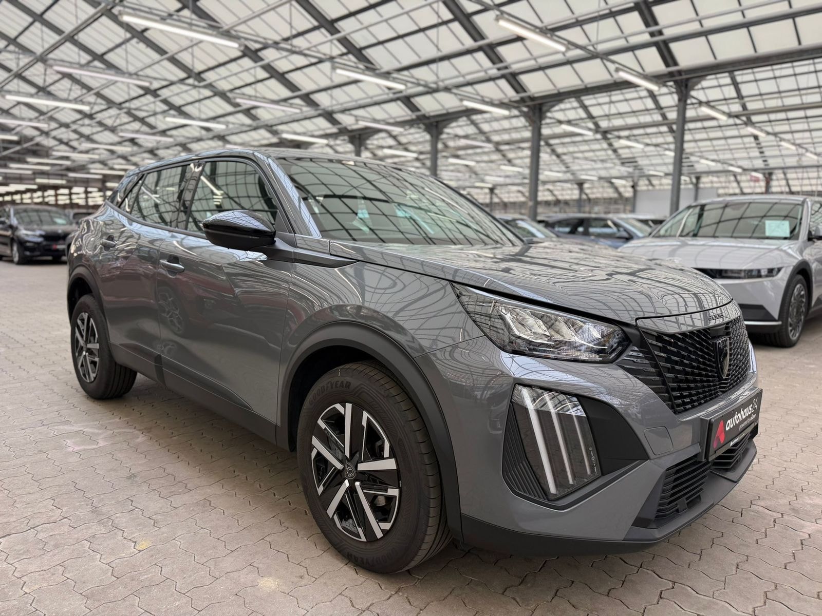 Peugeot 2008 SUV / Crossover / Geländewagen PEUGEOT 2008 PureTech 100 Active Crossover #1