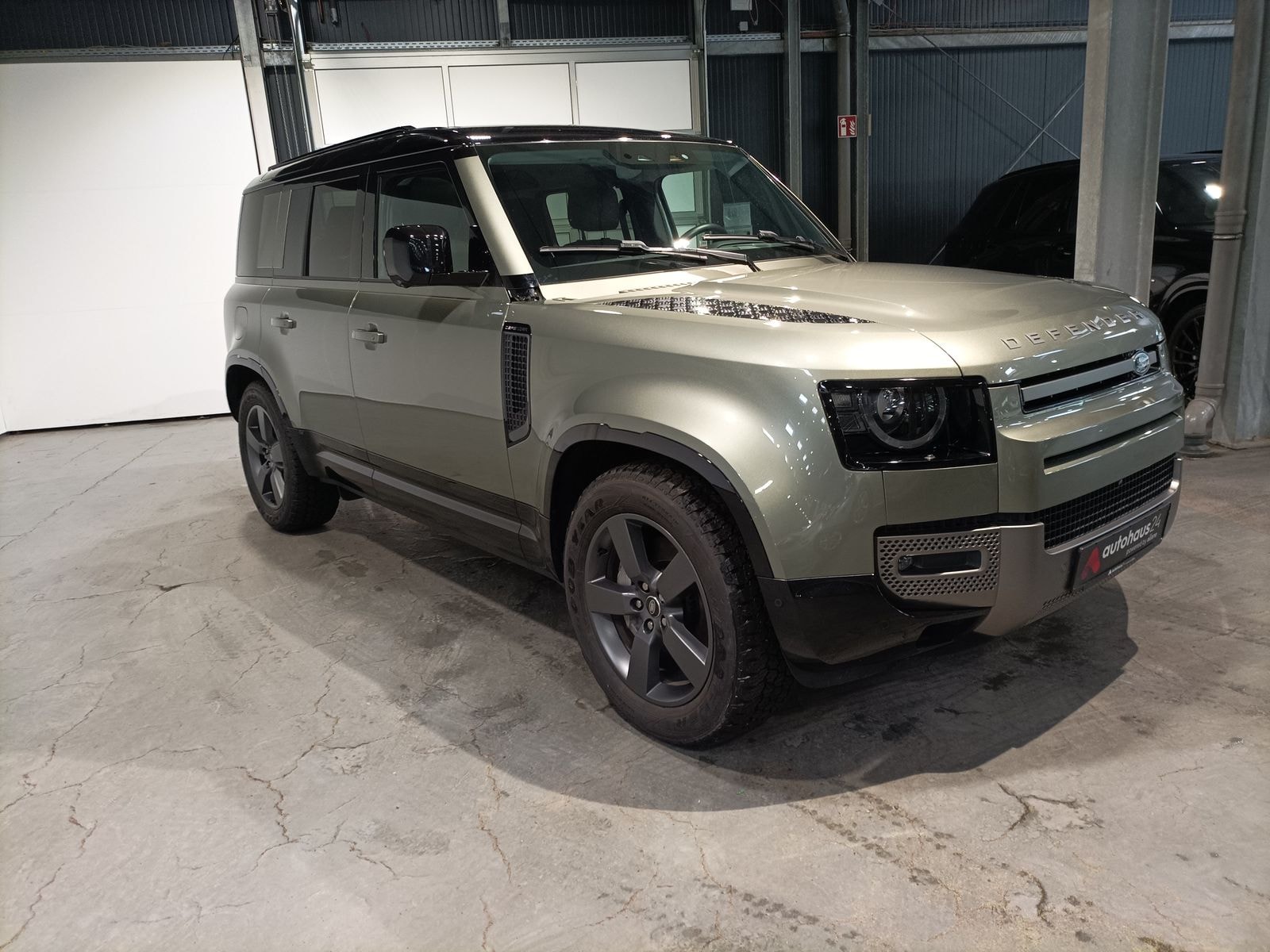 Land Rover Defender SUV / Crossover / Geländewagen LAND ROVER Defender 3.0 D300 MHEV X-Dynamic HSE 110 Sports Utility Vehicle #1