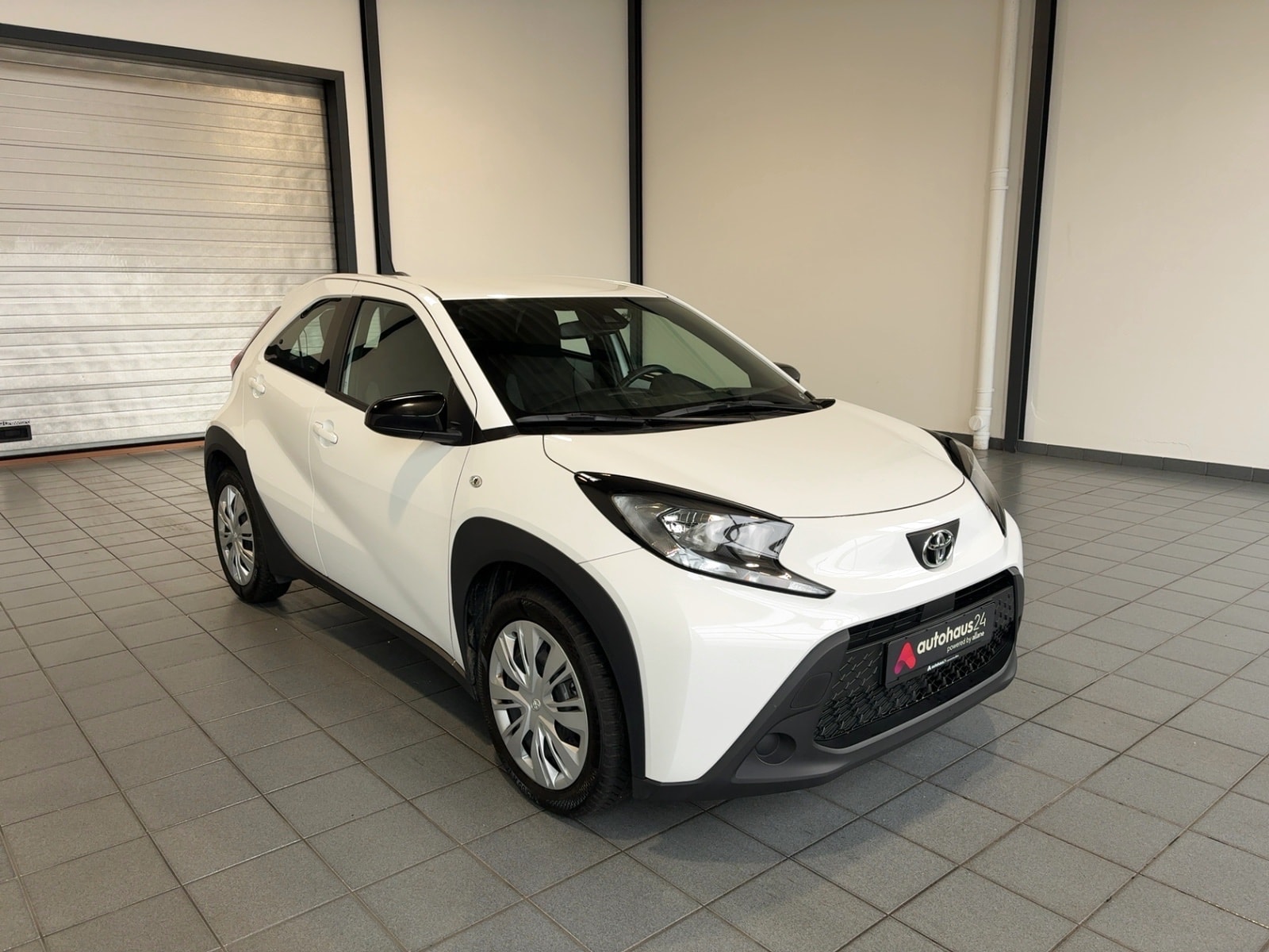 Toyota AYGO Limousine TOYOTA Aygo X 1.0-l-VVT-i Play Sports Utility Vehicle #1