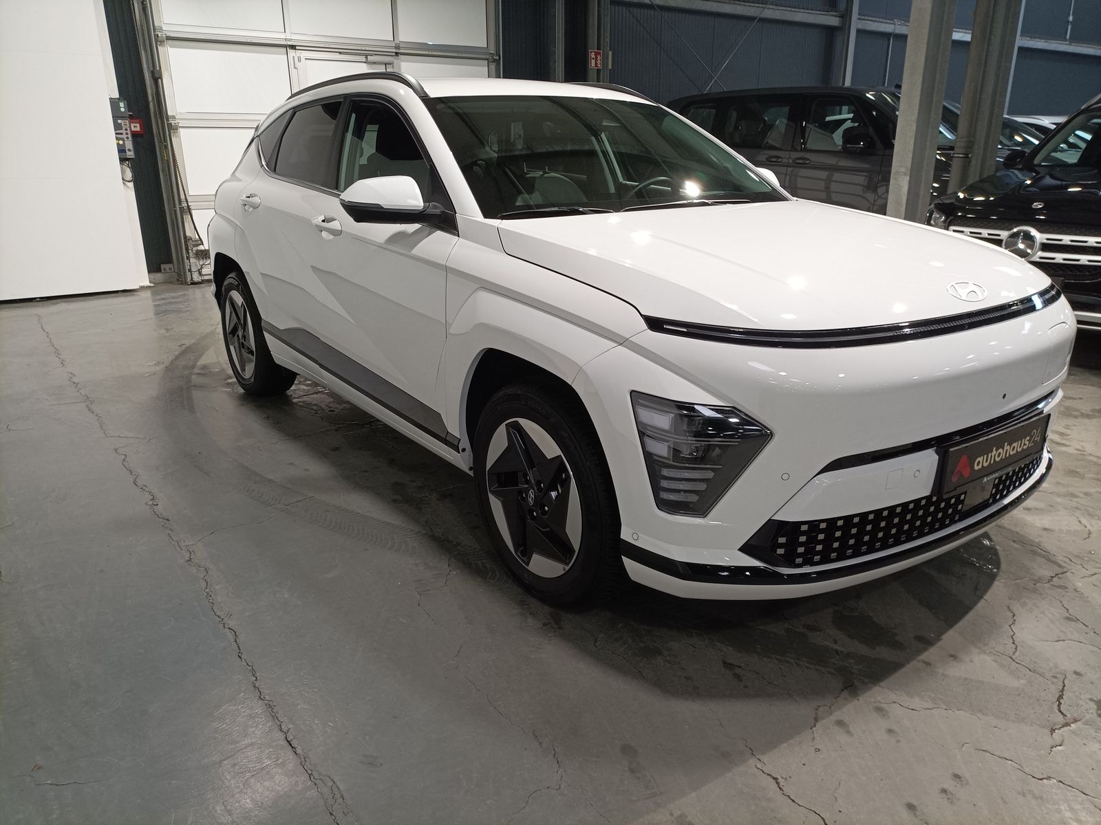 Hyundai Kona SUV / Crossover / Geländewagen HYUNDAI Kona ELEKTRO 160kW Trend-Paket Sports Utility Vehicle #1