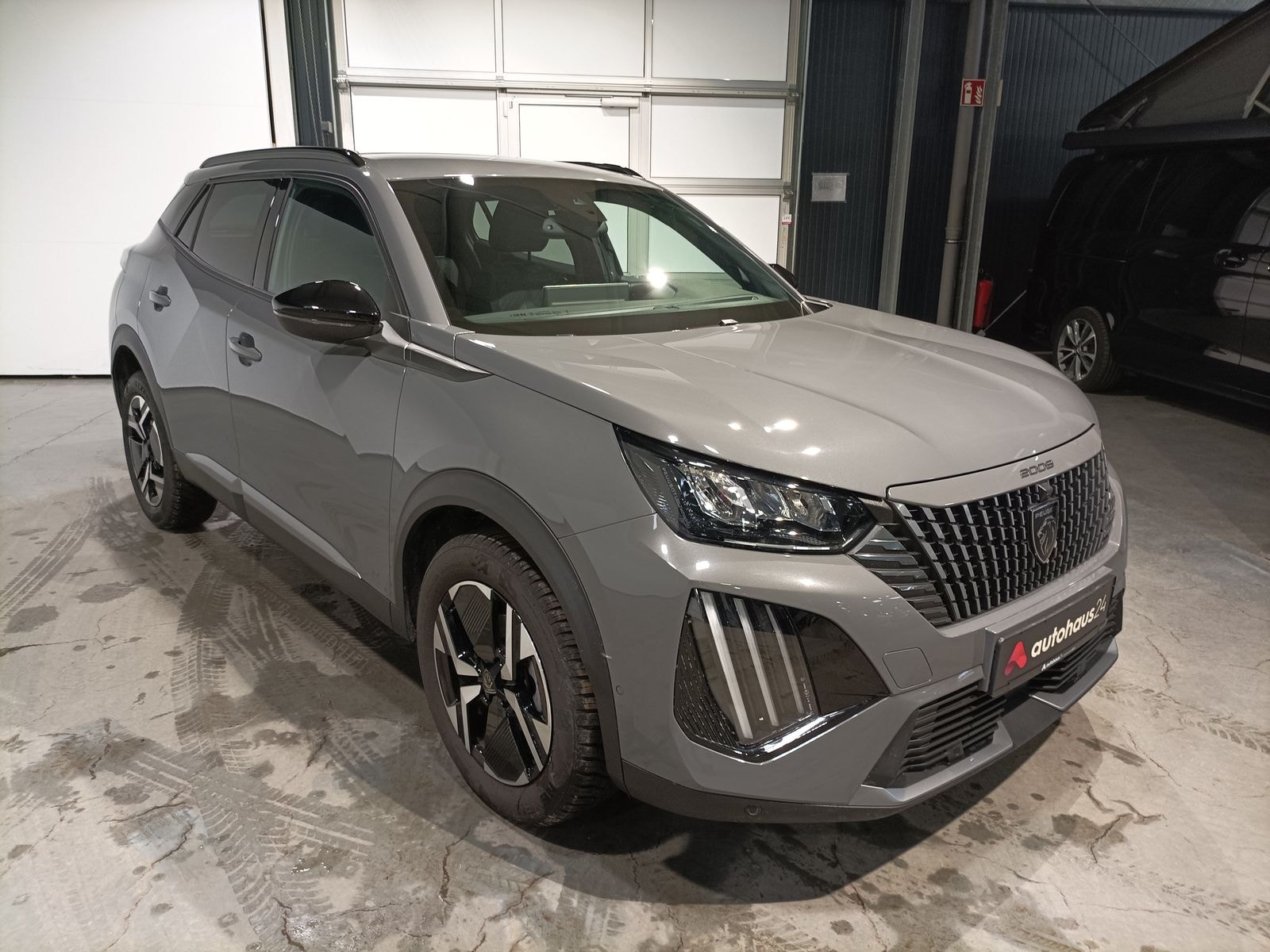 Peugeot 2008 SUV / Crossover / Geländewagen PEUGEOT 2008 PureTech 100 Allure Crossover #1