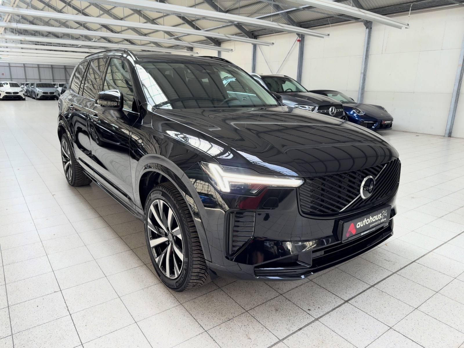 Volvo XC90 SUV / Crossover / Geländewagen VOLVO XC90 T8 AWD Plus Dark Auto Sports Utility Vehicle #1