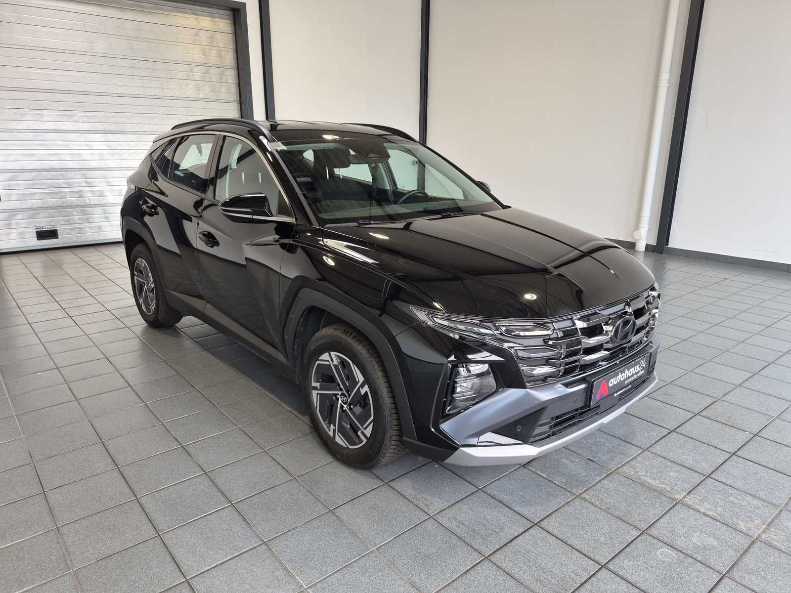 Hyundai Tucson SUV / Crossover / Geländewagen HYUNDAI Tucson 1.6 CRDi 48V Select DCT Sports Utility Vehicle #1