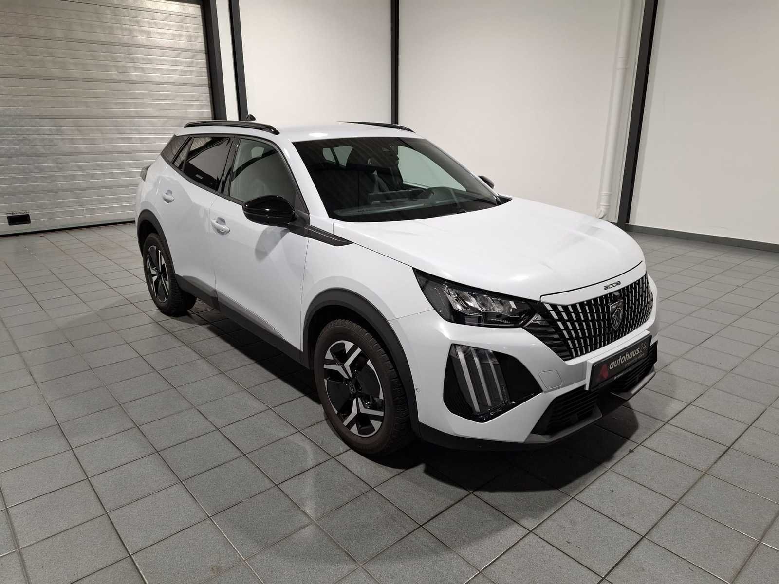 Peugeot 2008 SUV / Crossover / Geländewagen PEUGEOT 2008 PureTech 100 Allure Crossover #1