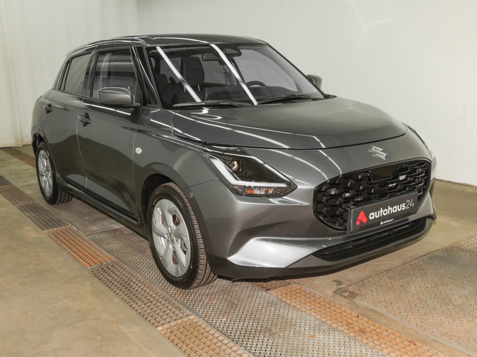 Suzuki Swift Limousine SUZUKI Swift 1.2 DUALJET HYBRID Comfort CVT Schräghecklimousine #1